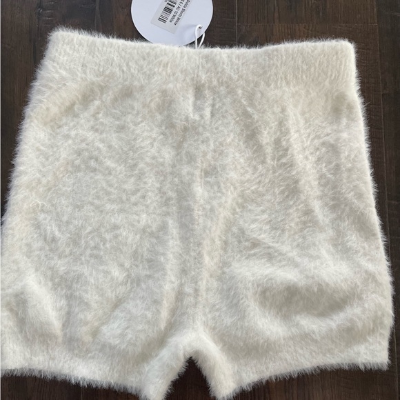 NWT Princess Polly Fuzzy Knit Shorts Off White Soft Pull On Size 6 - Picture 2 of 6